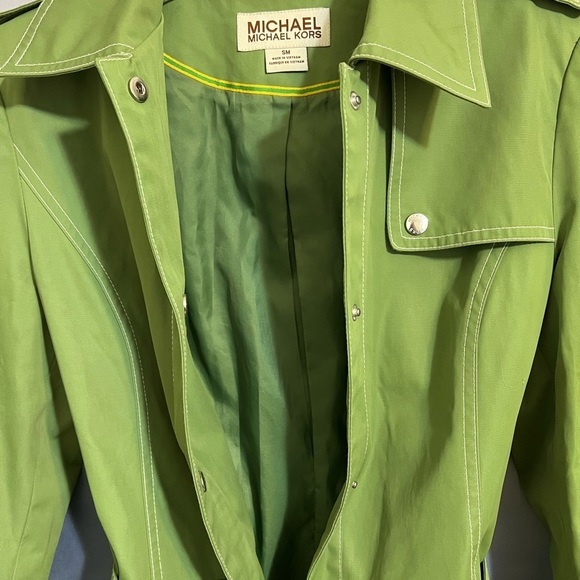 Stunning vintage Michael Kors green trench/raincoat w/belt, white stitching EUC - Picture 9 of 9
